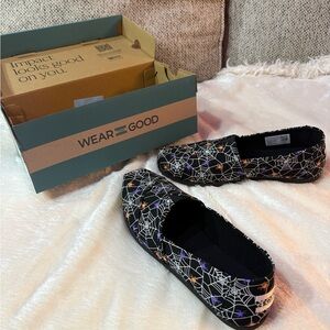 Tom’s Women's Black Spider Web Flats Halloween Glow In The Dark